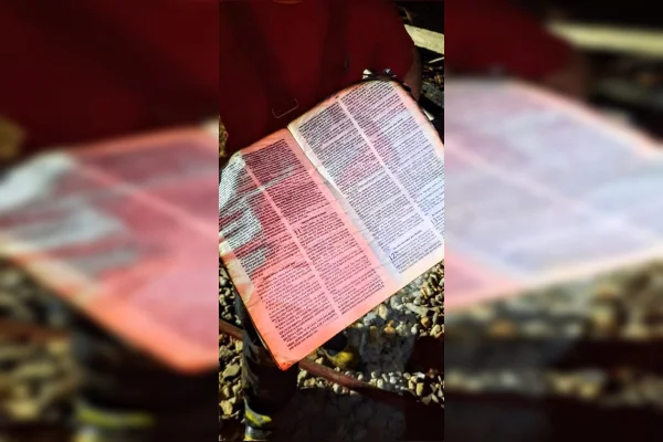 Bíblia intacta após incêndio em SC