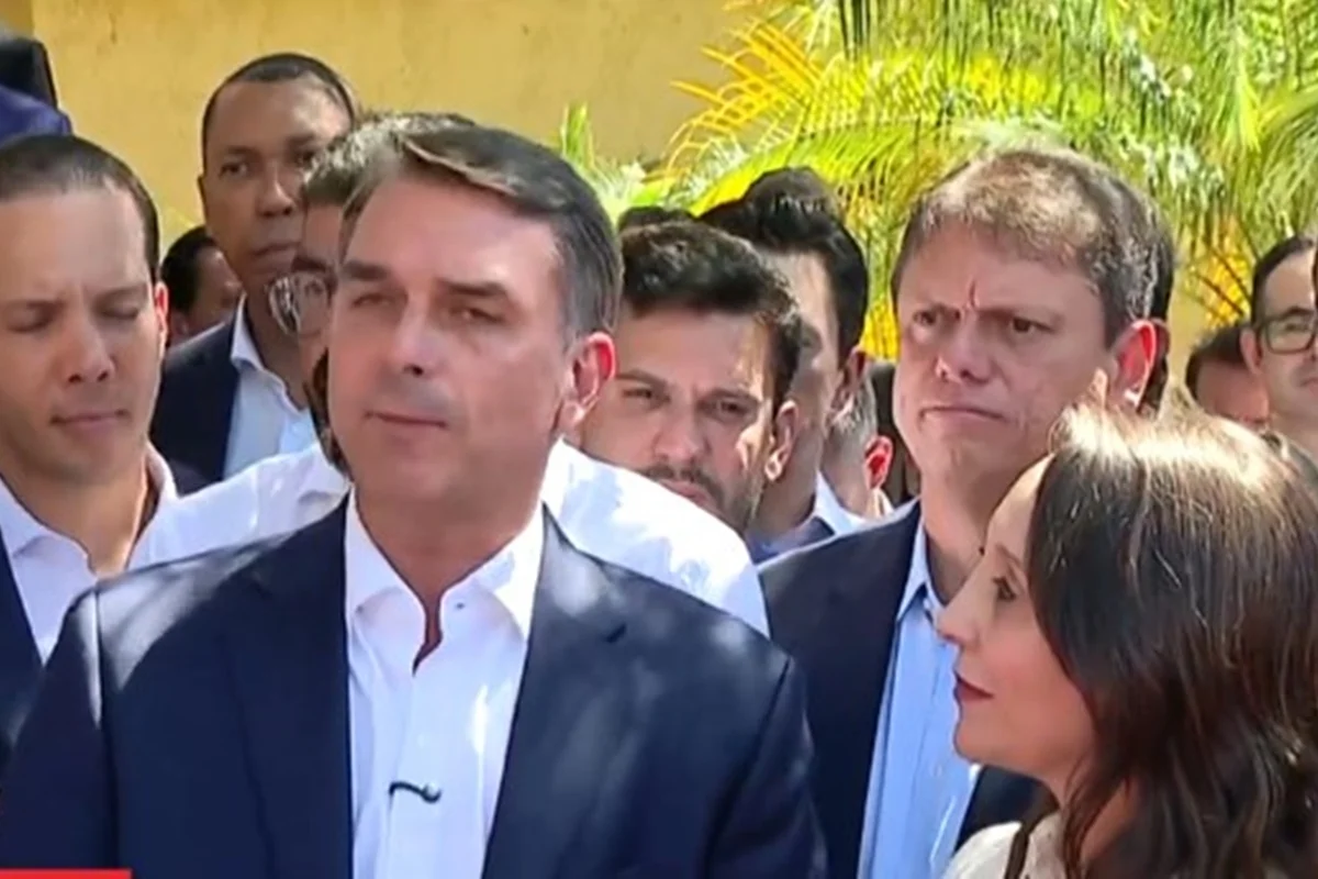 Flávio recebe apoio formal do Podemos na disputa pelo 2º turno das eleições
