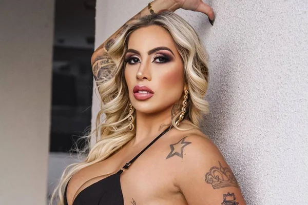 Foto colorida da influencer Juju Ferrari - Metrópoles
