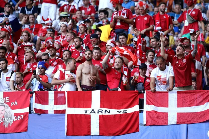Dinamarqueses fazem festa na Arena Samara Dinamarqueses fazem festa na Arena Samara