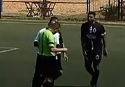 Pedro Ivo Souza parte para cima do árbitro