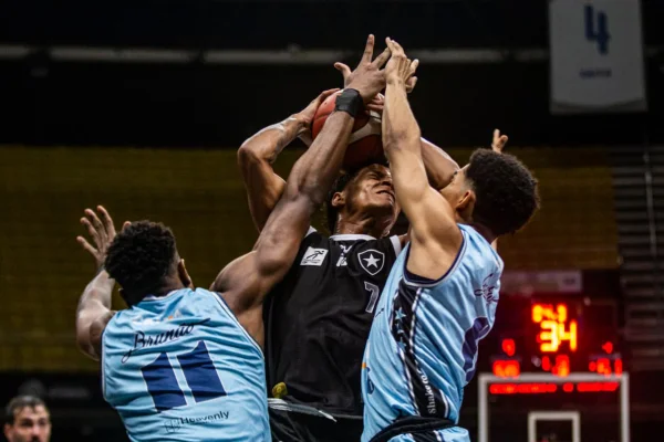 Brasília Basquete tem dificuldades, mas vence o Botafogo pelo NBB