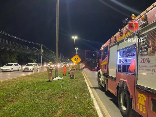 Motociclista morre após colidir com poste no DF