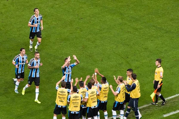 No Sul, Santos fica sem poder de fogo e é derrotado pelo Grêmio por 1 a 0