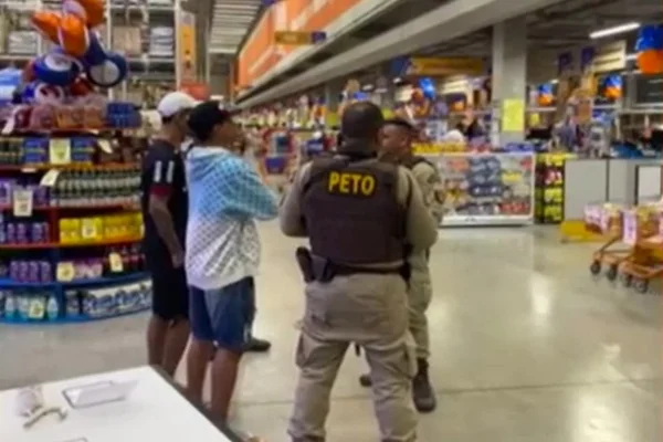 Homem é agredido em supermercado de salvador