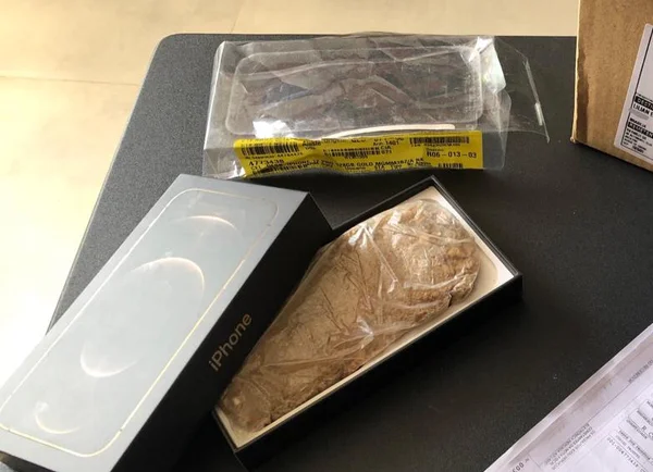mulher compra iPhone e recebe saco de areia