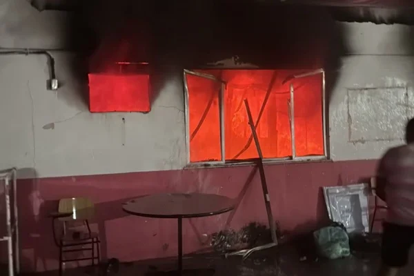 Incêndio atinge quadra do Unidos do Jacarezinho