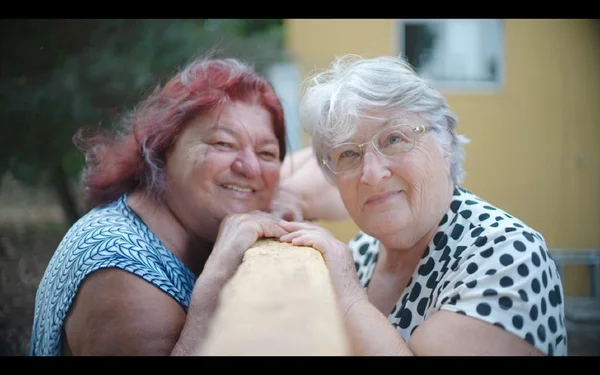 Ângela Fontes e a esposa no Falas de Orgulho