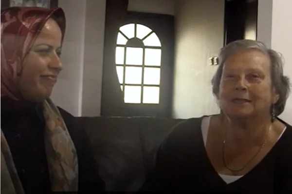 Roni, de Israel, e Maha, da Faixa de Gaza, são melhores amigas e mantêm laços estreitos, apesar do conflito entre israelenses e palestinos