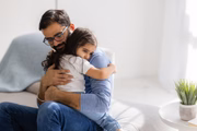 Filhos com pais amorosos crescem com mais autoestima e autoconfiança