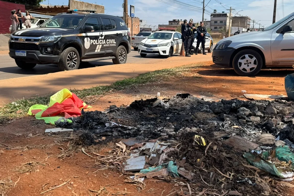 Local em que corpo de bebê recém-nascido foi encontrado carbonizado no Recanto das Emas Local em que corpo de bebê recém-nascido foi encontrado carbonizado no Recanto das Emas