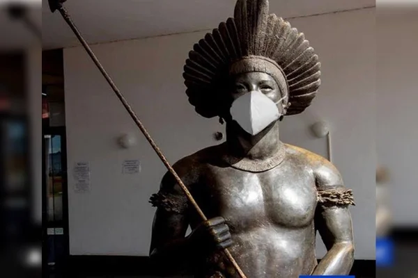 Estátua de máscara