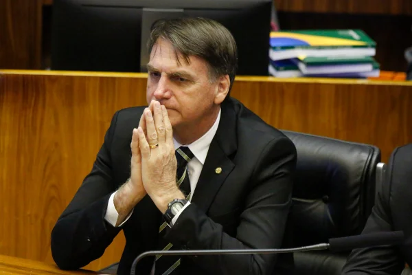 Bolsonaro lamenta acidente com barragem e decide ir a Brumadinho