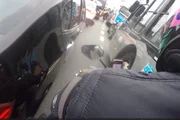 Reportagem do Metrópoles em garupa de mototáxi em São Paulo