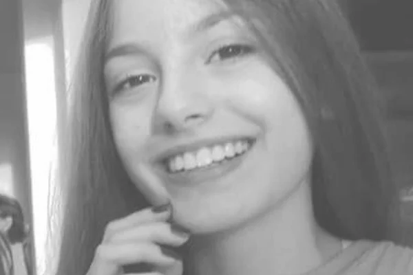 Mãe tentou se jogar do prédio ao ver corpo da filha morta em Goiânia