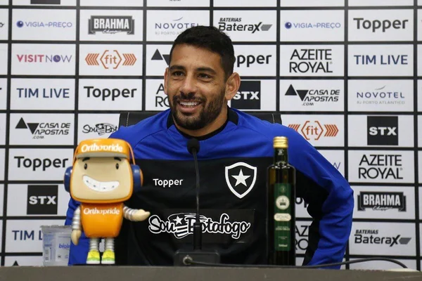 Dirigente do Botafogo compara Diego Souza a “andar de Fiat”