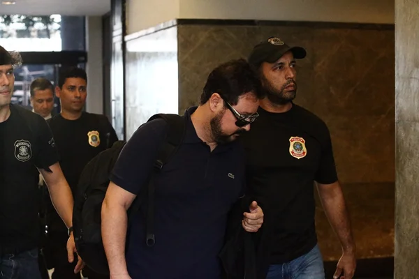 Ex-secretário gastou US$ 7,7 mil de propina em lojas de grife, diz MPF