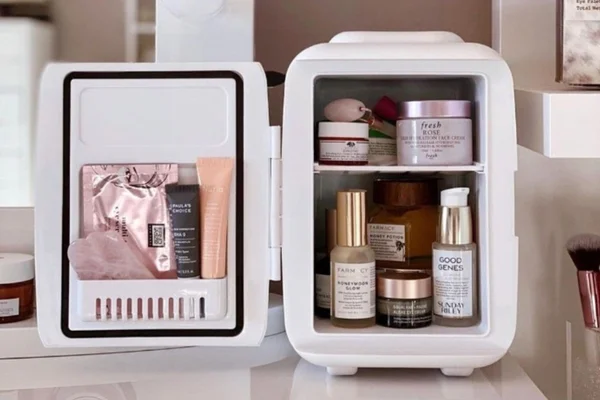 Cinco vantagens de ter uma geladeira para produtos de skincare em casa