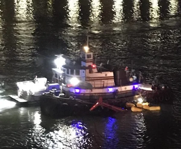 Helicóptero cai em Nova York e mata pelo menos duas pessoas