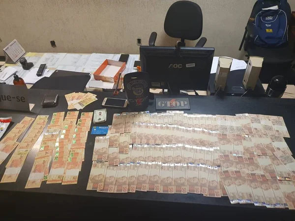 Polícia Militar apreende R$ 5 mil em notas falsas