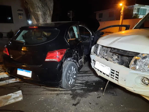 Motorista causa acidente, apresenta nome falso e foge em Maringá (PR)