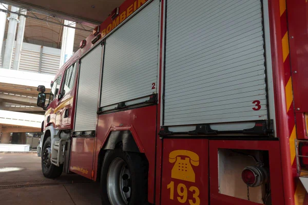 BR-070: batida entre caminhão e carro deixa um morto e um ferido