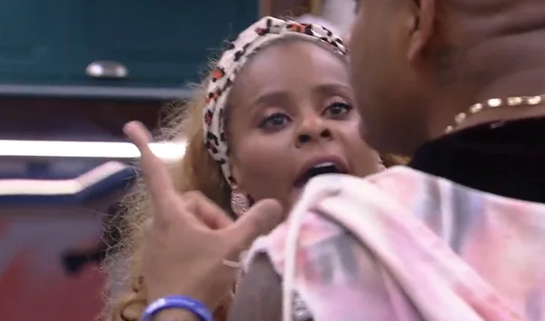 Aline Wirley em confusão com Cézar Black