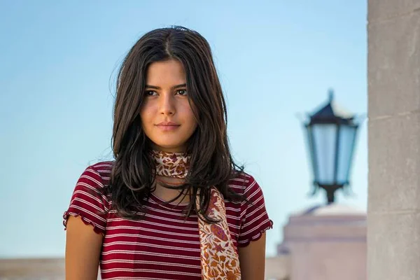 Órfãos da Terra: Laila foge para o Líbano e é comprada por Aziz