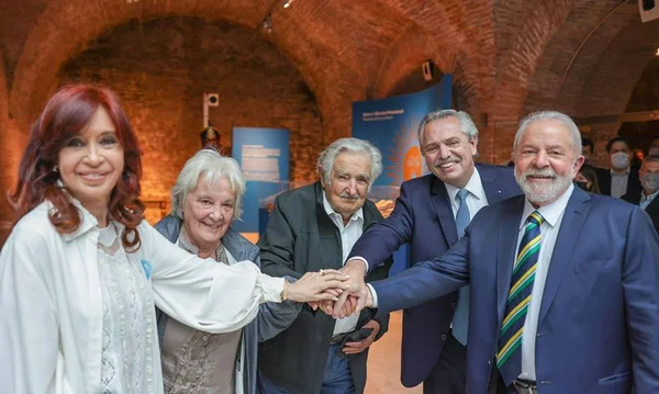 Cristina Kirchner, Lucía Topolansky, Pepe Mujica, Alberto Fernández e Lula