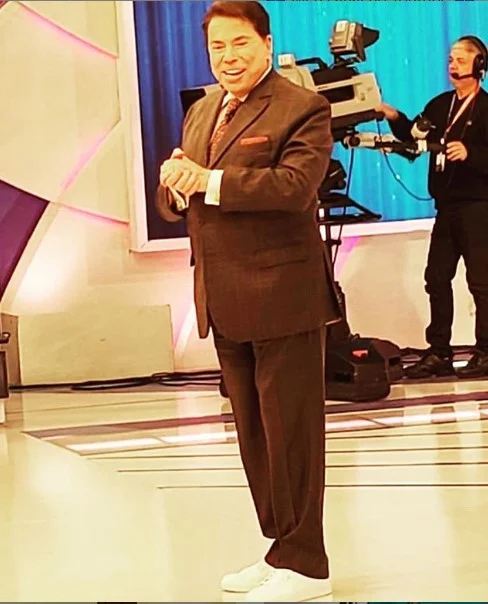 Silvia Abravanel também postou uma foto do paii, mostrando o novo visual Silvia Abravanel também postou uma foto do paii, mostrando o novo visual