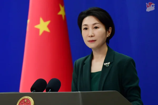 Imagem colorida de Mao Ning, porta-voz do Ministério das Relações Exteriores chinês
