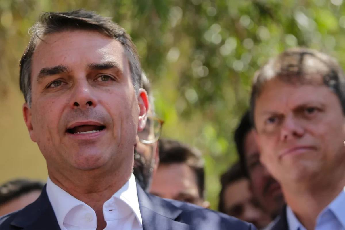 Em ato com governadores eleitos, Flávio diz que vai governar para todos Em ato com governadores eleitos, Flávio diz que vai governar para todos