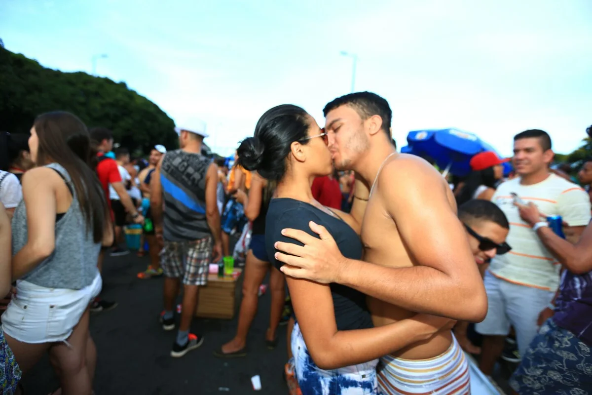 Foliões tomam as ruas de Brasília no segundo dia de carnaval - imagem 9 Foliões tomam as ruas de Brasília no segundo dia de carnaval - imagem 9