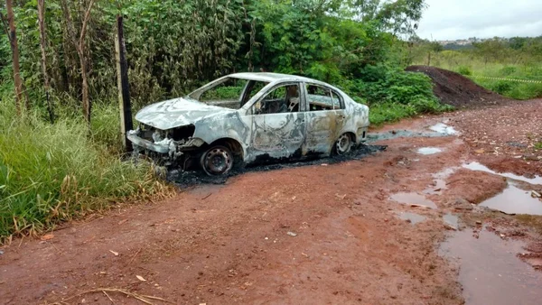 Polícia investiga se corpo carbonizado encontrado em porta-malas é de morador de Águas Claras. Veja vídeo