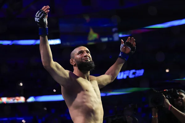Foto colorida de Chimaev, do UFC - Metrópoles