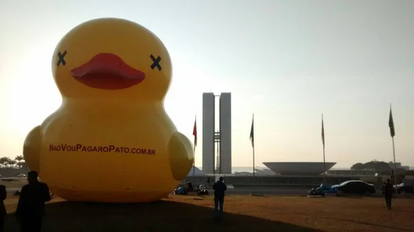 Campanha “Não Vou Pagar o Pato” chega à Esplanada