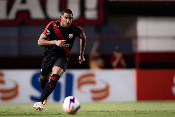 Jogador Léo Jacó, do Atlético-GO
