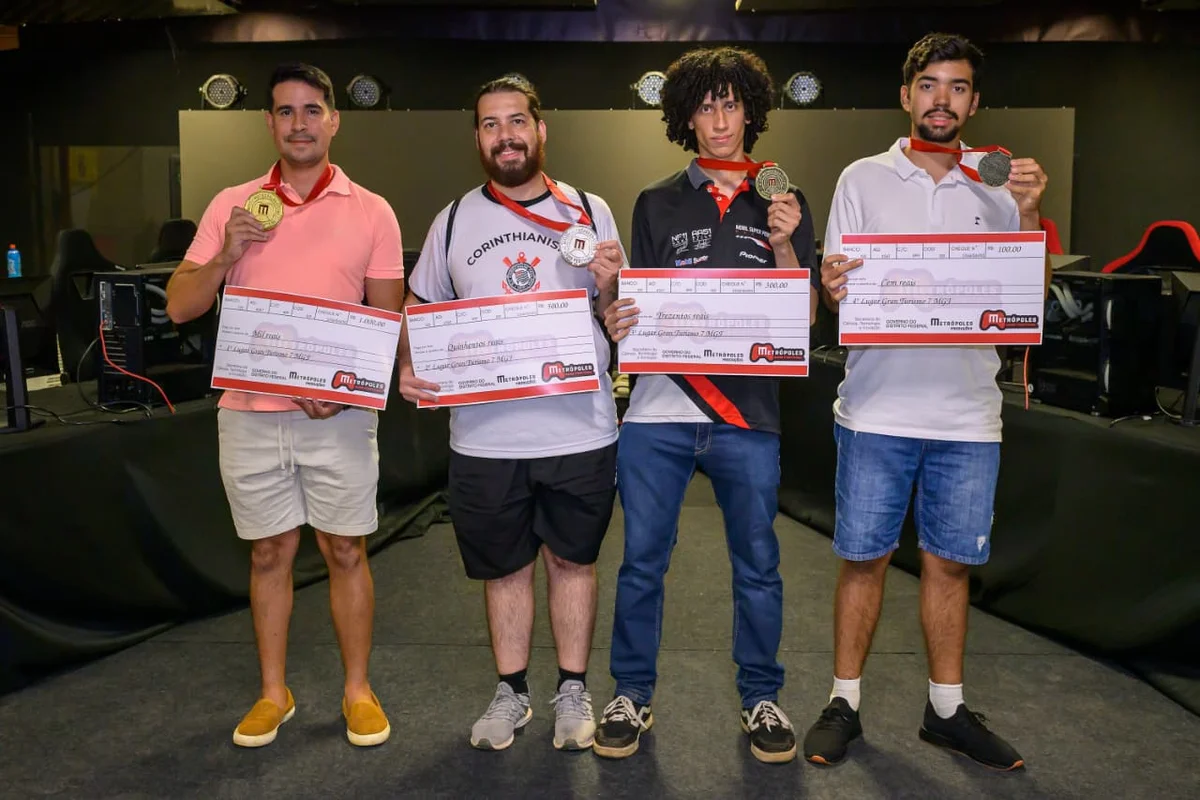 Premiação dos competidores da competição de Gran Turismo 7 durante o Metrópoles Game Festival, no Mané Garrincha, em Brasília Premiação dos competidores da competição de Gran Turismo 7 durante o Metrópoles Game Festival, no Mané Garrincha, em Brasília