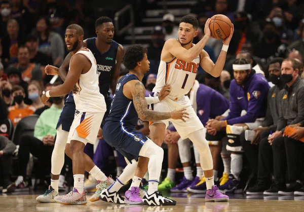 Com último quarto arrasador, Phoenix Suns vira e bate Dallas Mavericks