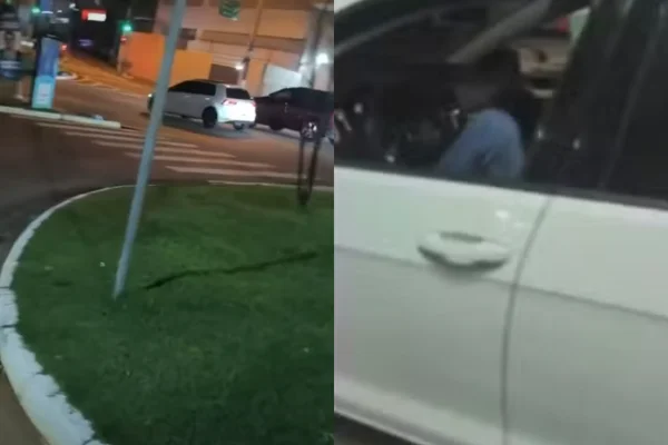 Imagem colorida de motorista dirigindo com pés para fora de carro no interior de SP - Metrópoles