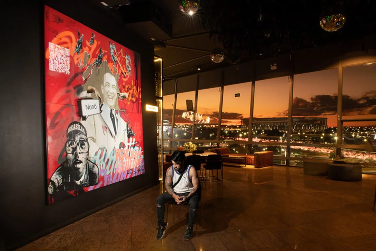 Douglas Viana está com a exposição Cores e Valores no Mezanino Douglas Viana está com a exposição Cores e Valores no Mezanino