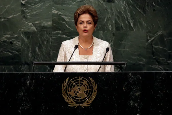 Dilma cai seis posições e fica em 37º na lista da Forbes dos mais poderosos
