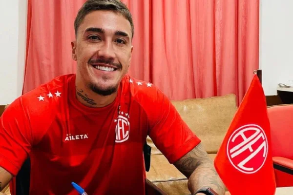 Filho de Romário é apresentado no América-RJ