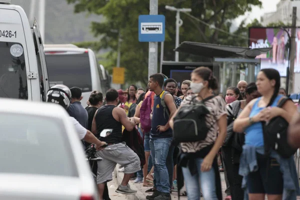 Cariocas enfrentaram o caos com a greve de rodoviários do BRT e de parte dos ônibus comuns