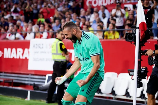 Espanhol: com gol de Benzema, Real Madrid bate Sevilla e sobe para 2º