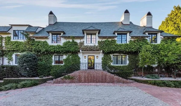 Adam Levine coloca mansão em Los Angeles à venda por R$ 186,8 milhões