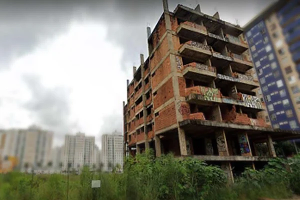 Imóvel abandonado