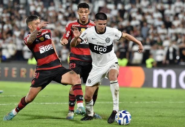 Flamengo x Olimpia: relembre jogos históricos do Mengão em Brasília - imagem 1 Flamengo x Olimpia: relembre jogos históricos do Mengão em Brasília - imagem 1