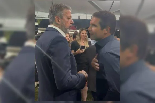 Imagem colorida de Arthur Lira e Hugo Motta