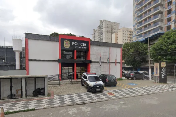 Imagem colorida do 27° DP. Metrópoles